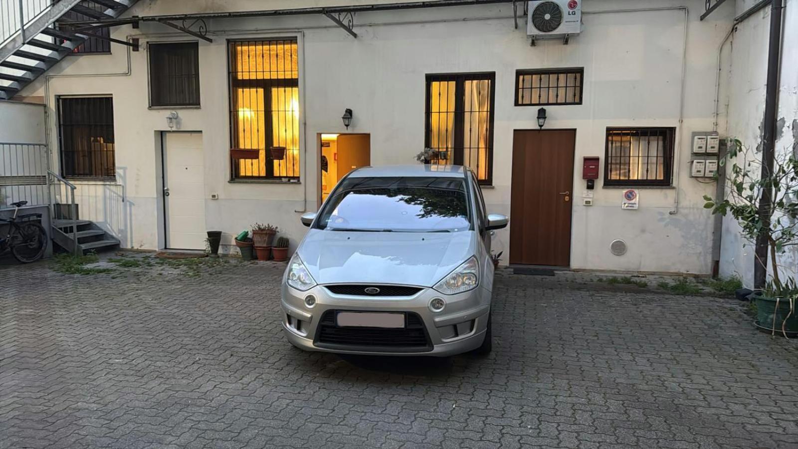Apartmán La Casa Nel Cortile-Free Parking Milán Exteriér fotografie